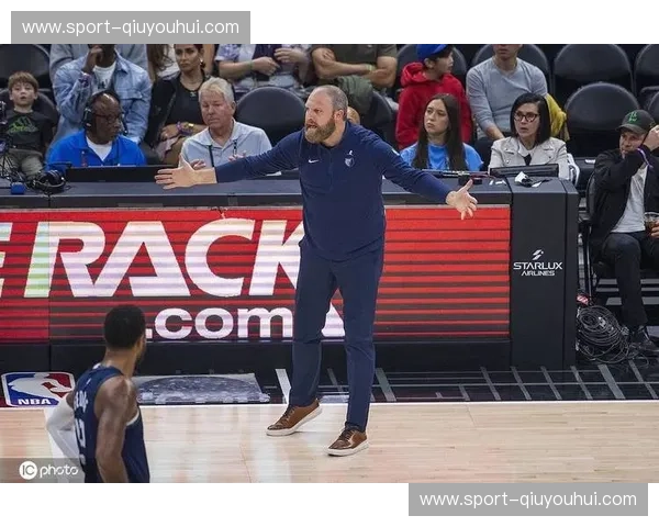 灰熊主帅詹金斯被罚款 因其公开批评裁判“双重标准” 灰熊主帅詹金斯被罚款 因其公开批评裁判“双重标准”